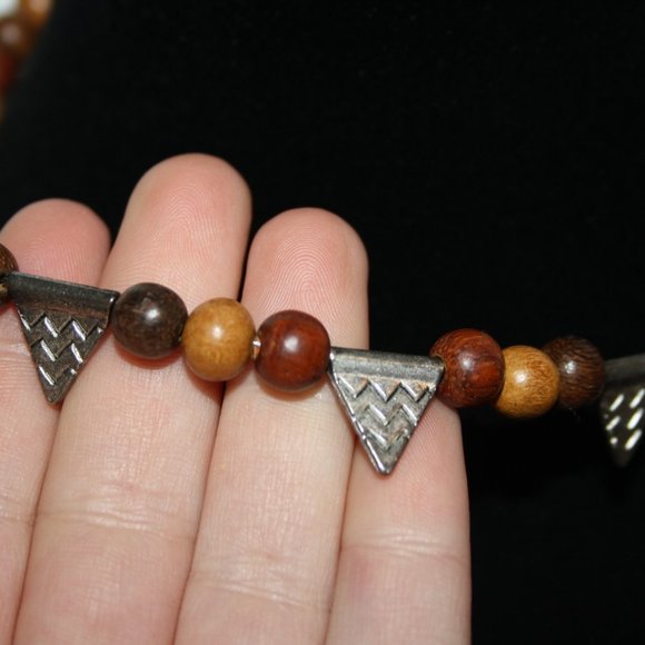 Beautiful wooden and silver triangle necklace 17" toggle clasp - Picture 3 of 5